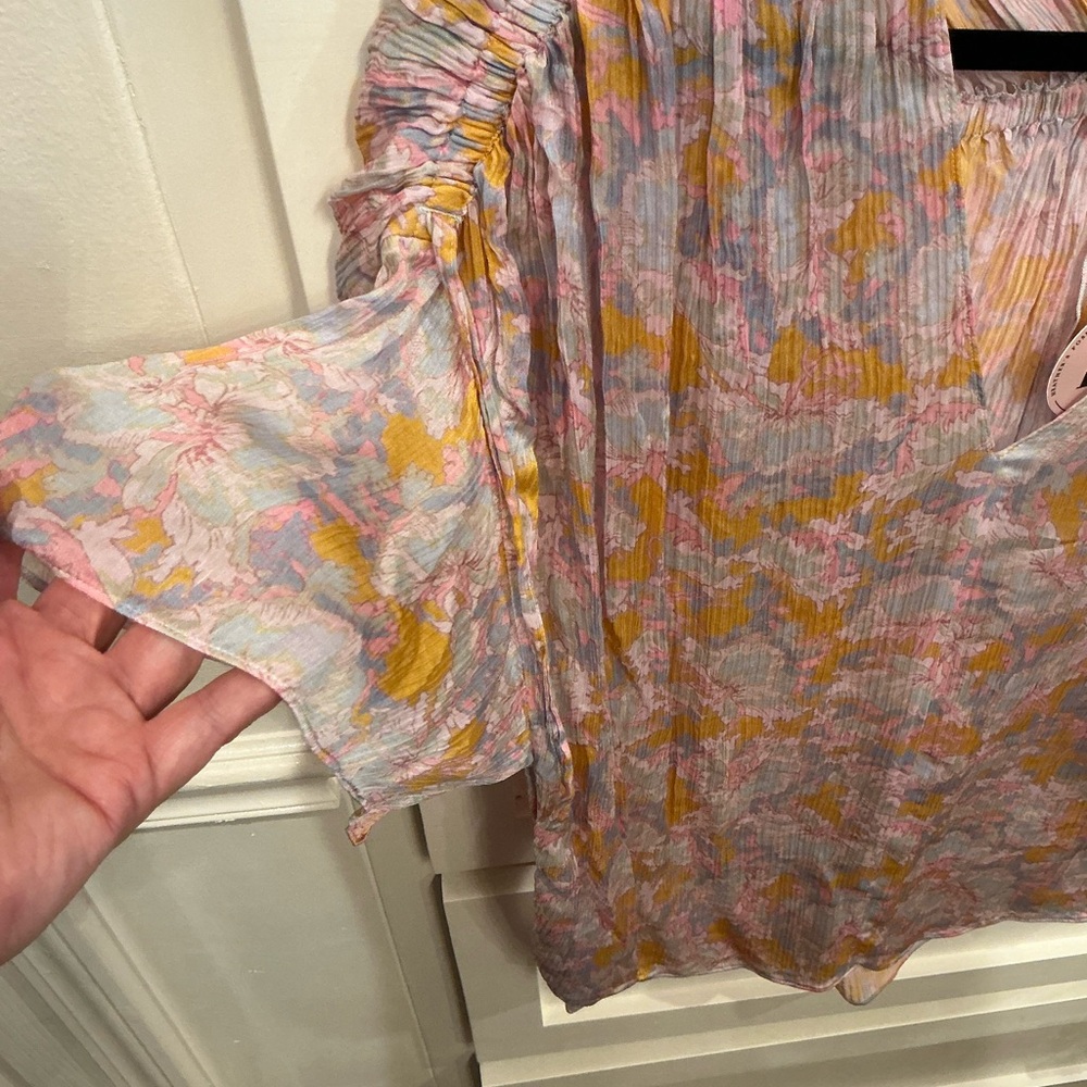 Vince Pastel V-Neck Ruched Sleeve Blouse, 100% silk - Picture 3 of 7